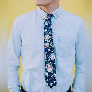 Navy floral necktie